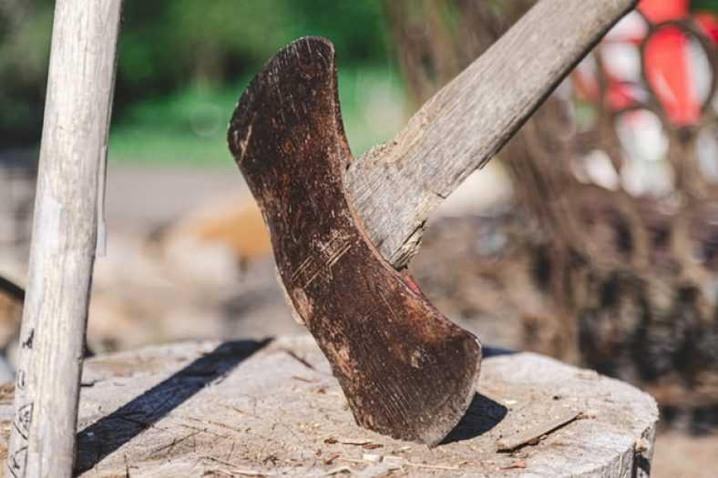 How to Replace a Wooden Axe Handle – A Convenient Guide