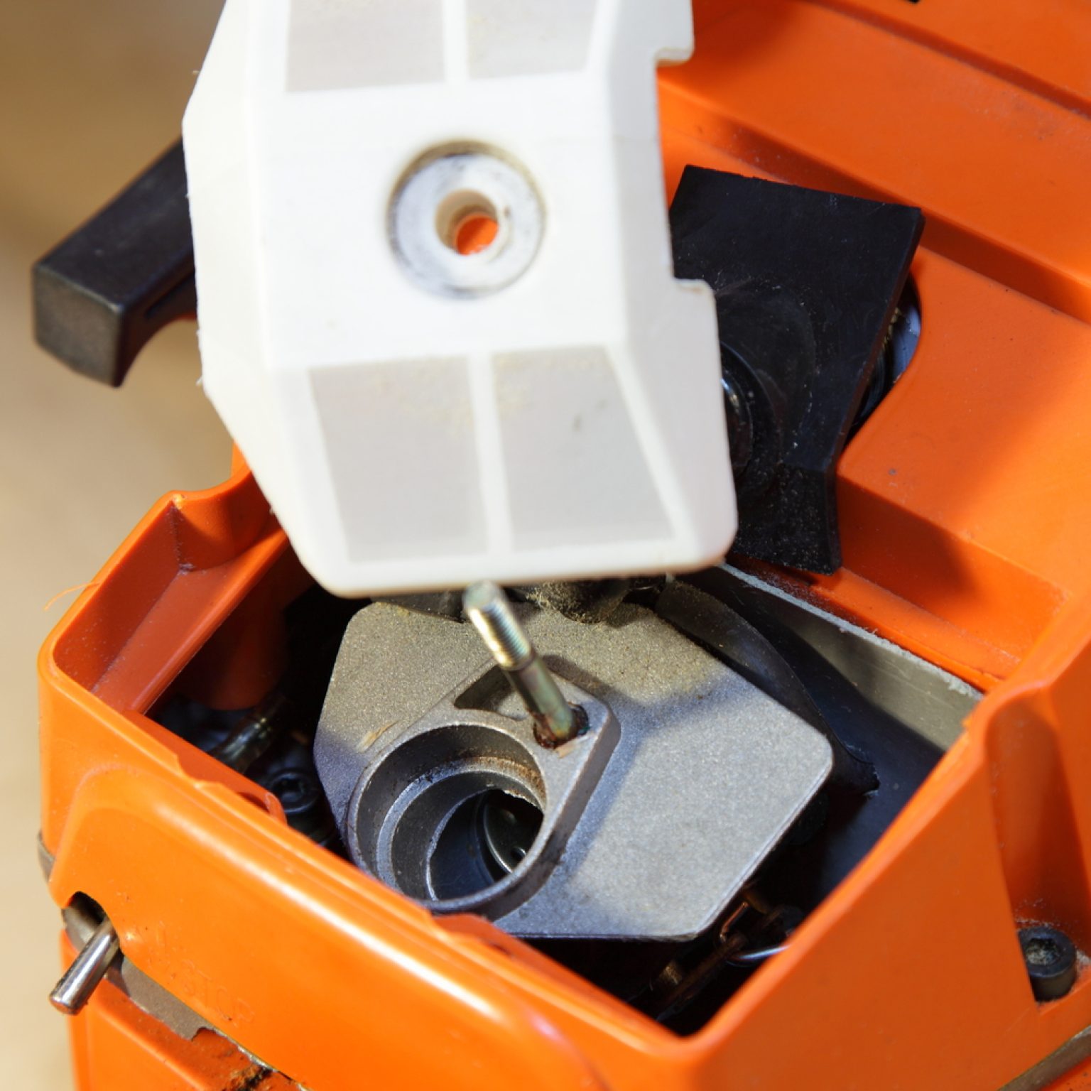 How to Adjust a Carburetor on a Stihl Chainsaw - MyLogSplitter.com