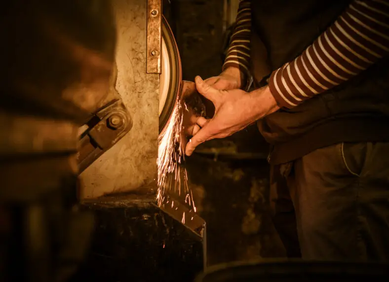 How to Sharpen an Axe – How to achieve a Razor Sharp Axe